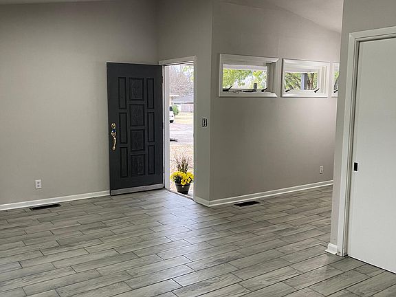 3rd image of 110 Redwood Ln
