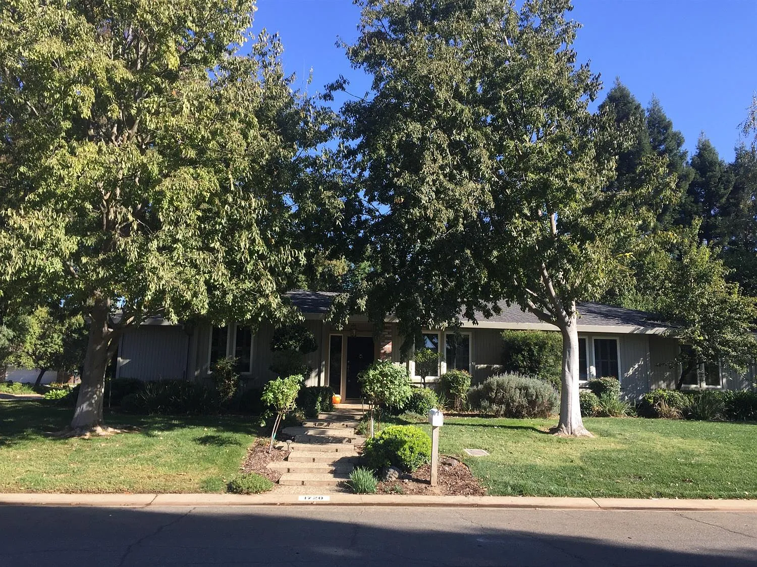 1720 Pacifica Dr photo 1