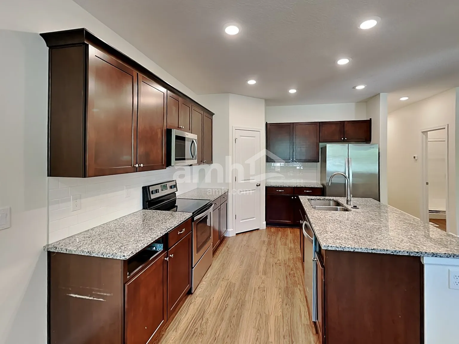 5 bed, 3.5 bath, 2849 sqft, $2,645 — Photo 3