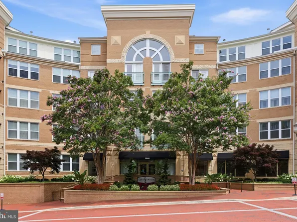 12000 Market St APT 148, Reston, VA 20190