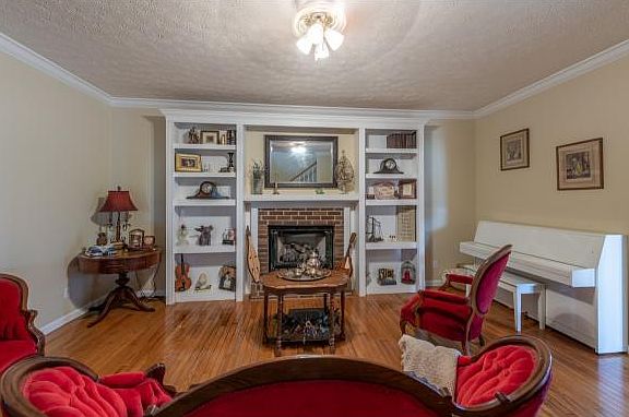 3rd image of 356 Lewis Ln