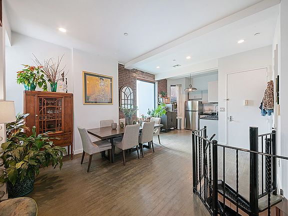 2nd image of 156 Pulaski St APT 1C