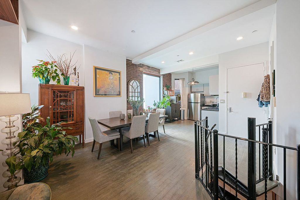 156 Pulaski St APT 1C, Brooklyn, NY - View 2