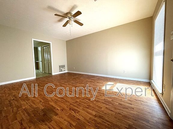 4th image of 1042 Chestnut Oak Ct NE #A