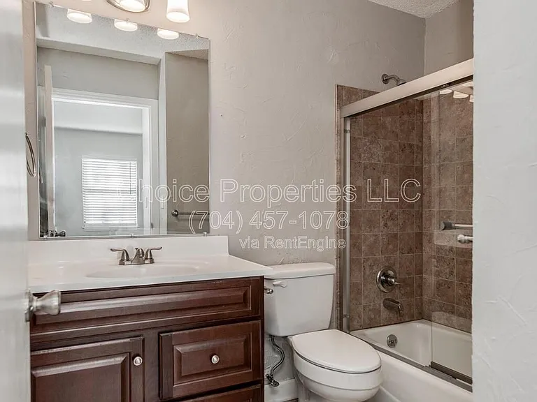 406 W 9th St #301 — Photo 10