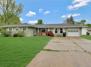 48 Circle Dr, Charleston, IL 61920