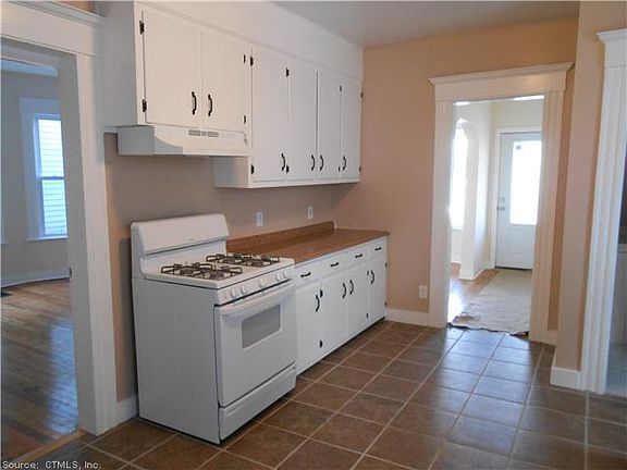 4th image of 422 Wood Ave