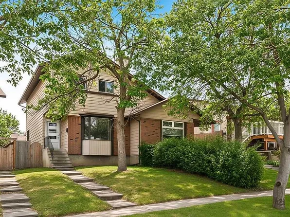 129 N Berwick Dr NW, Calgary, AB T3K 1E7