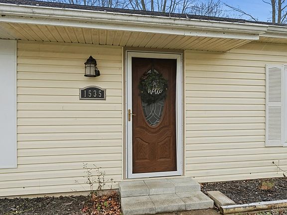 2nd image of 1535 E Meadowbrook Dr