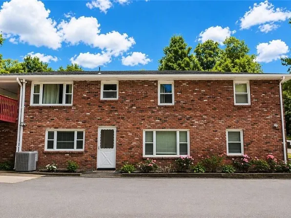 77 Victoria St, Johnston, RI 02919