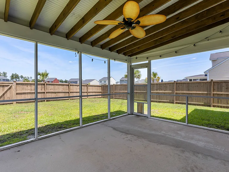 402 Carrara Dr — Photo 13