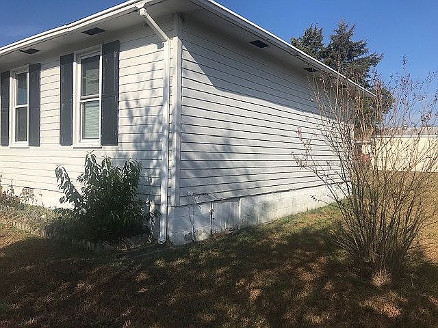 1st image of 3905 Gloucester Dr