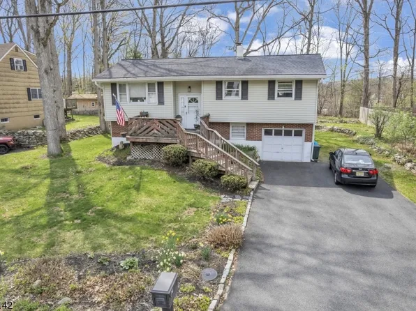14 Woods Edge Rd, Byram Twp., NJ 07874