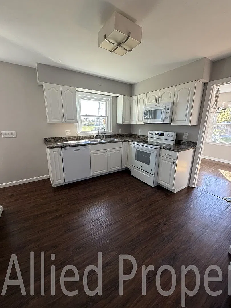 1094 Southern Hills Blvd — Photo 4