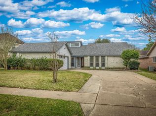 2902 Arrowhead Dr, Sugar Land, TX 77479