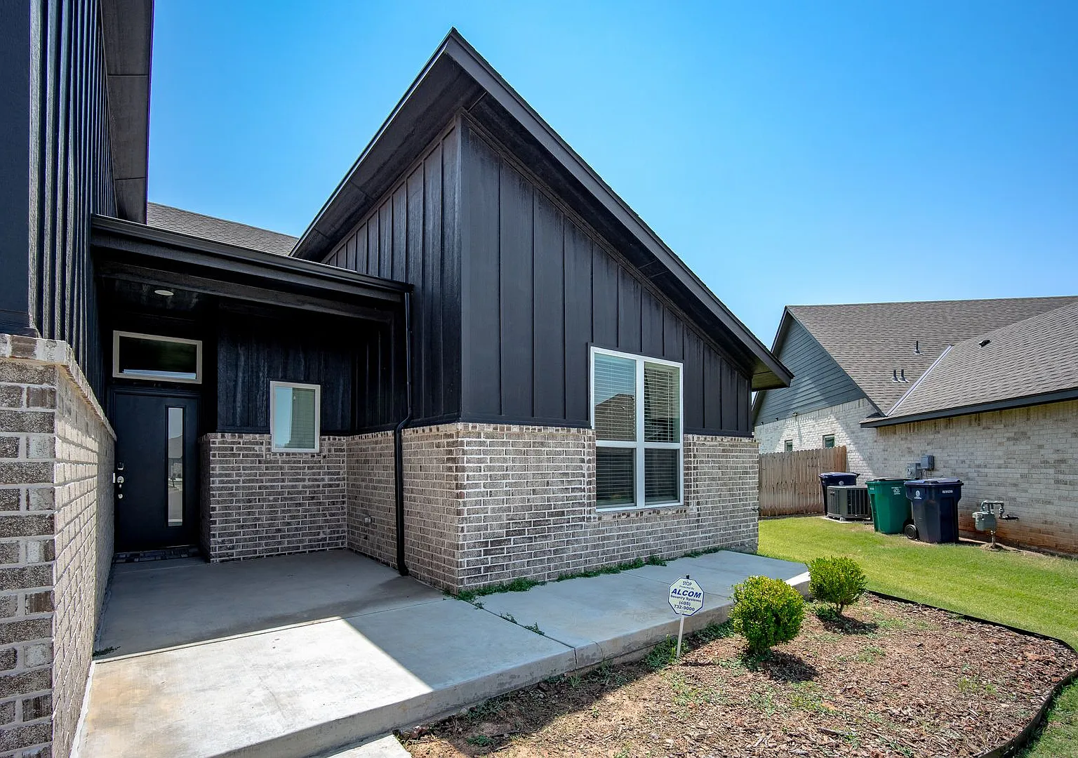 5916 NW 159th Circle — Photo 4