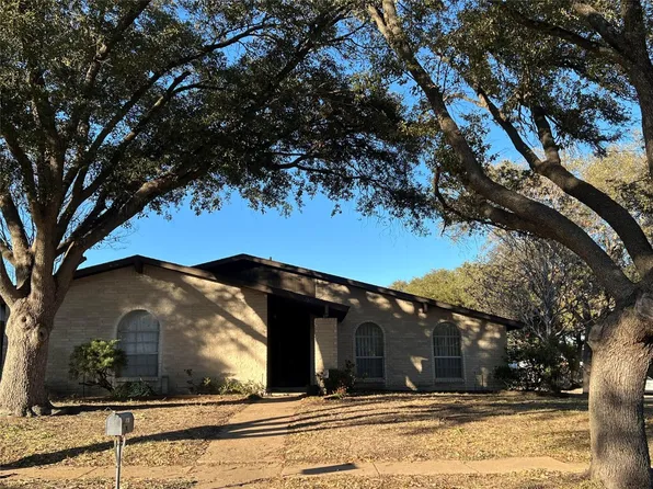2801 Robin Hill Ln, Garland, TX 75044