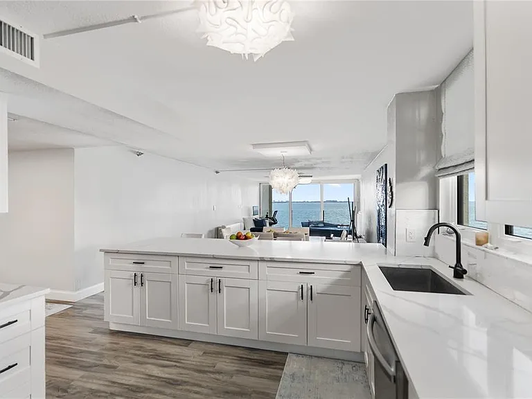 97 Sunset Dr #201 — Photo 9