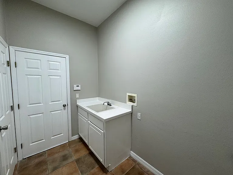 2521 Roat Dr — Photo 35