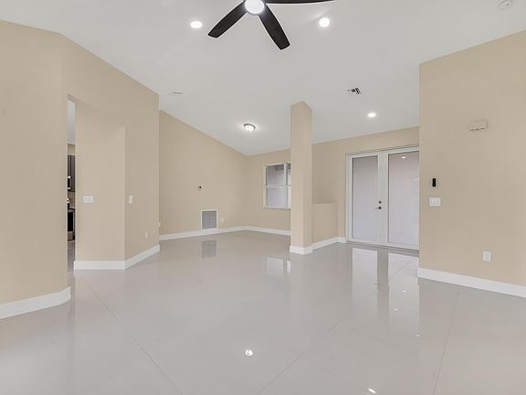 4th image of 455 SE Whitmore Drive