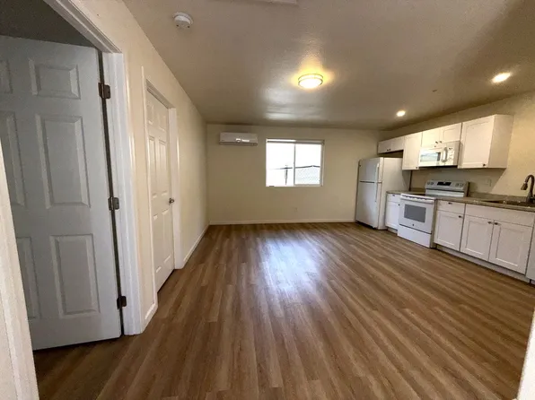 2 Bed / 1 Bath Apartment in Town Fully Remodeled, 912 D St #B, Ramona, CA 92065