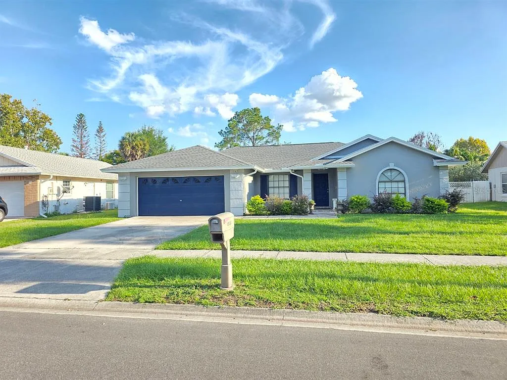 3 bed, 2.0 bath, 1615 sqft, $2,200 — Photo 2