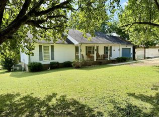 70 Woods Edge Rd, Winchester, TN 37398