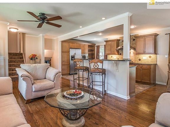 4th image of 9213 W 90th St