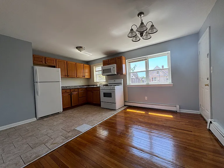 29-4D Annawan St — Photo 10