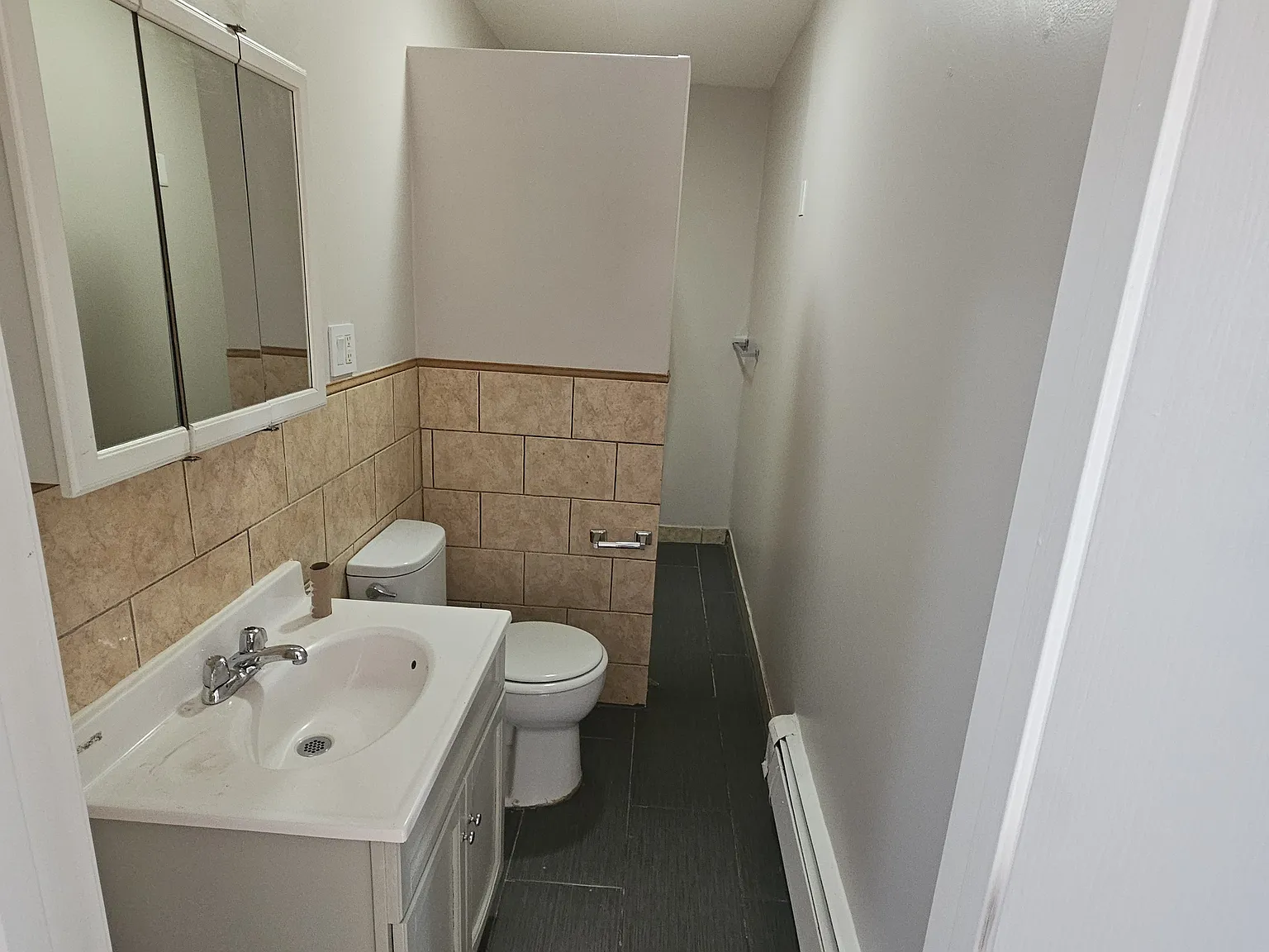 2 bed, 850 sqft, $2,700 — Photo 3