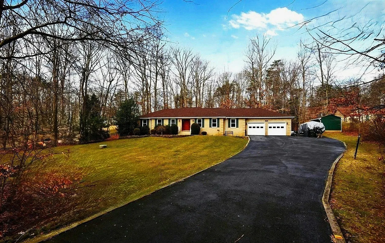 13440 Carriage Hill Dr — Photo 2