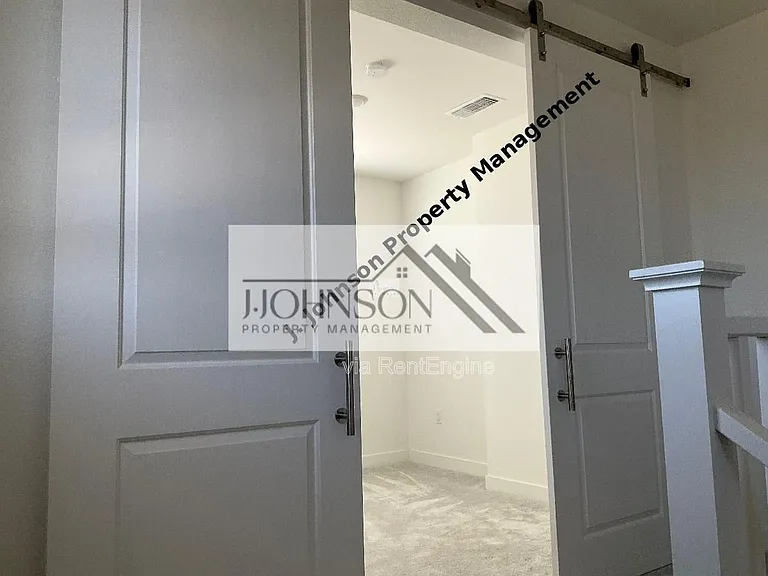 405 Avendale Dr — Photo 8