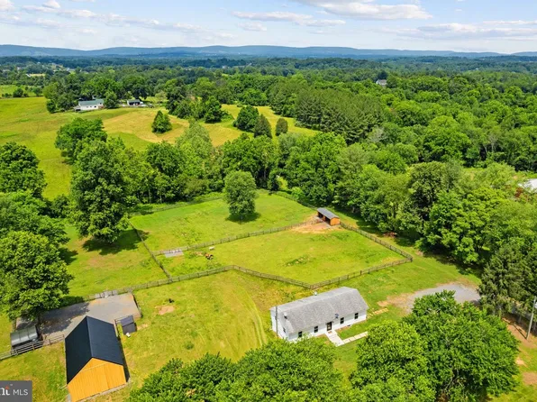 20103 Shelburne Glebe Rd, Purcellville, VA 20132