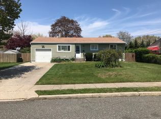 15 Strum St, Brentwood, NY 11717