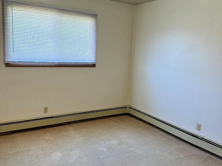 618 N Dodge St #4 — Photo 7