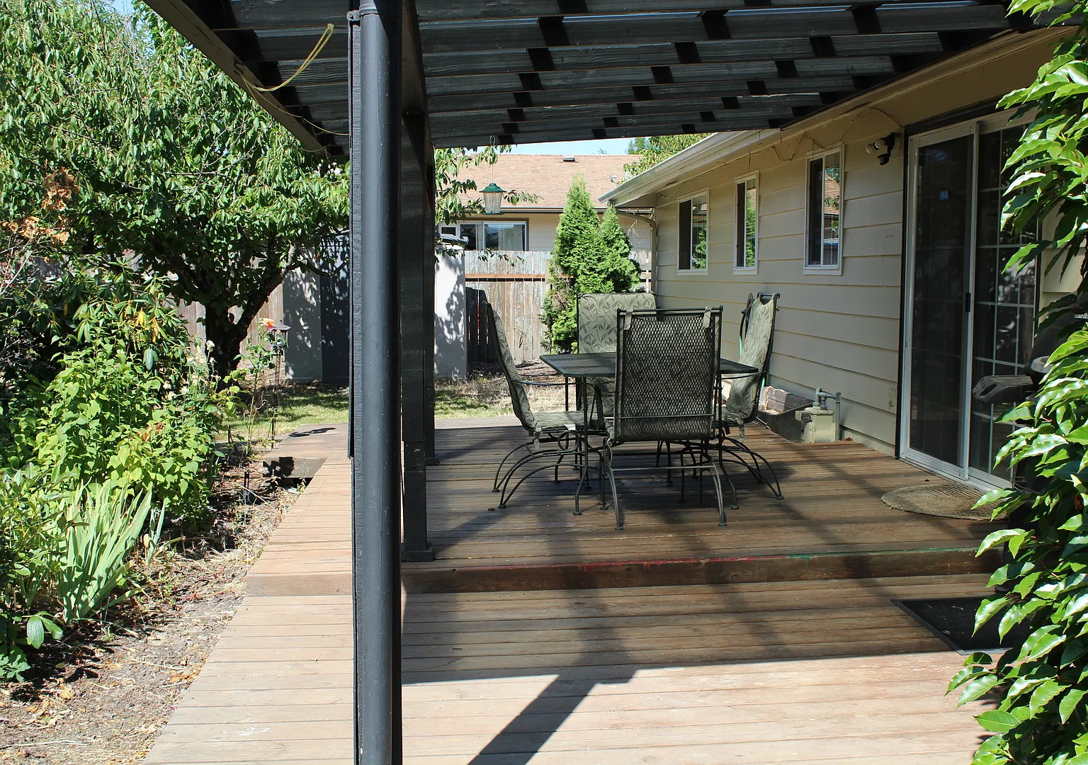 Spacious 4 Bed 2 bath Home! — Photo 3