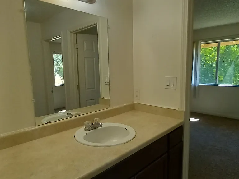 915 W Miner St — Photo 13