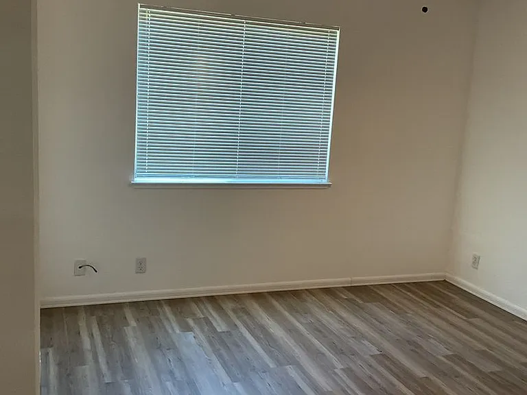 1068 Lupin Ave — Photo 21