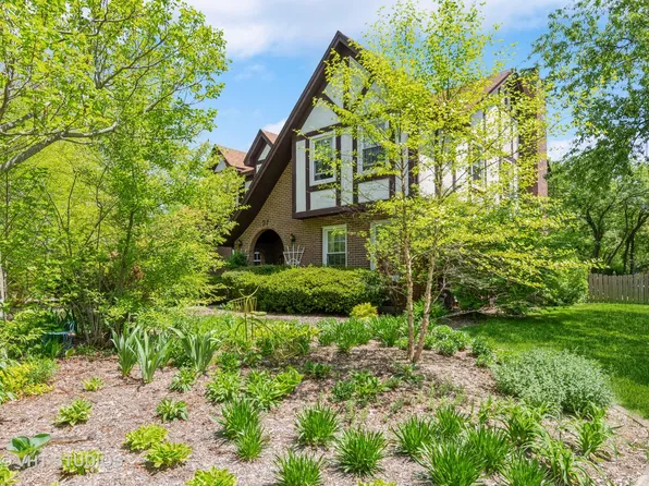 37 Winthrop New Rd, Sugar Grove, IL 60554