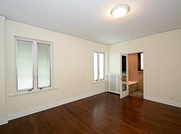 5th image of 2130 N Lincoln Park W