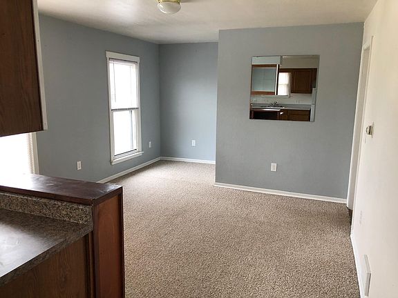 4th image of 125 W Grand River Ave APT 2