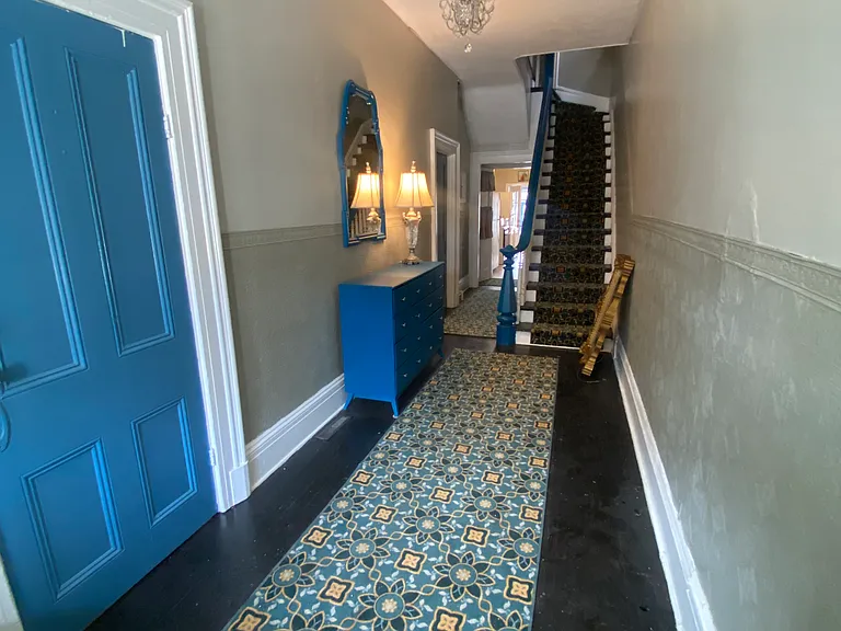 637 Main St — Photo 2