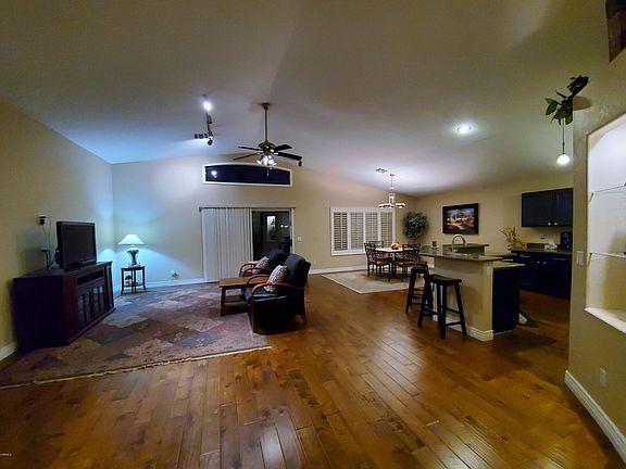 5th image of 447 W Buena Vista Dr