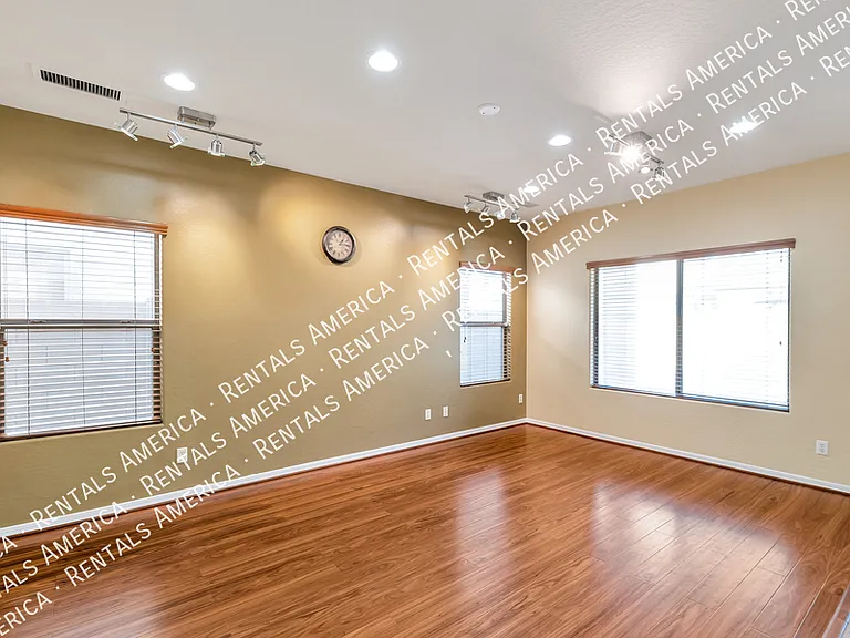 15813 N Dante Dr — Photo 3
