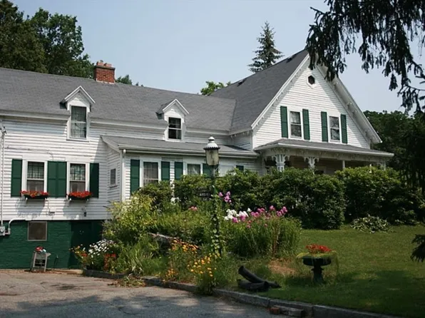 12 Nelson Pl, Worcester, MA 01605