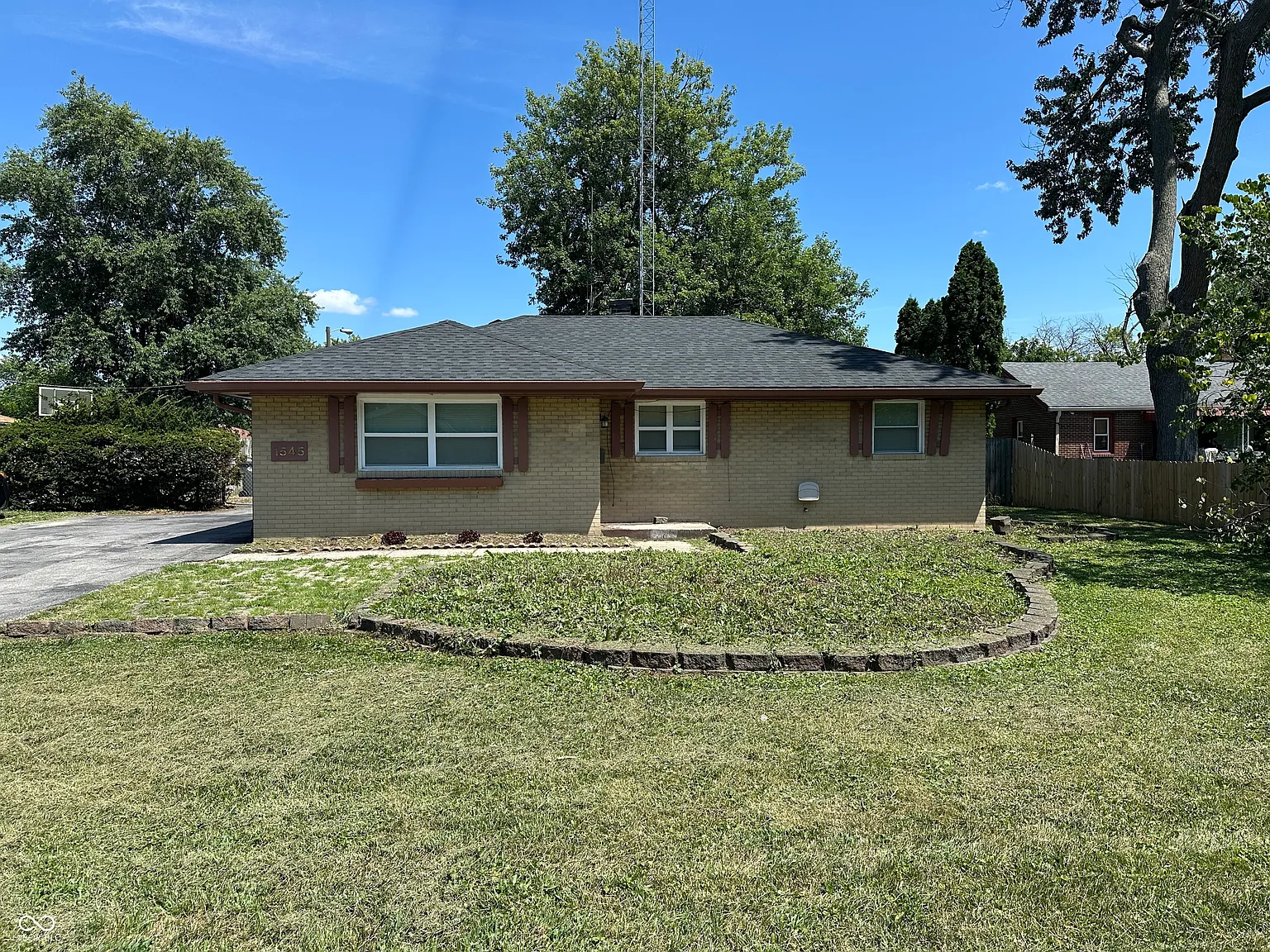 3 bed, 1.0 bath, 1310 sqft, $1,499 — Photo 1