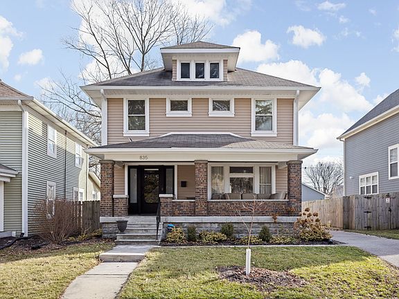 2nd image of 835 N Tacoma Ave