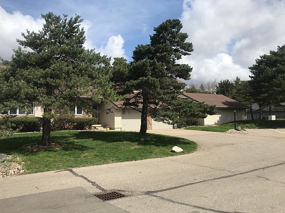 3rd image of 922 Timbercreek Dr APT 28