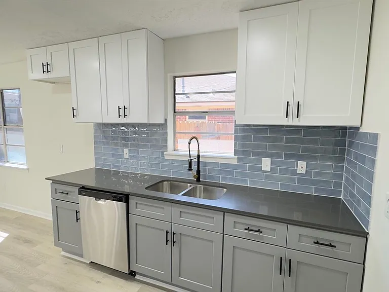 829 Canfield St — Photo 4