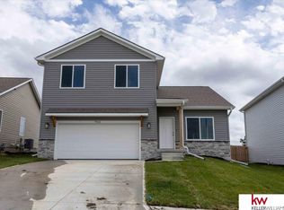 7915 N 93rd St, Omaha, NE 68122